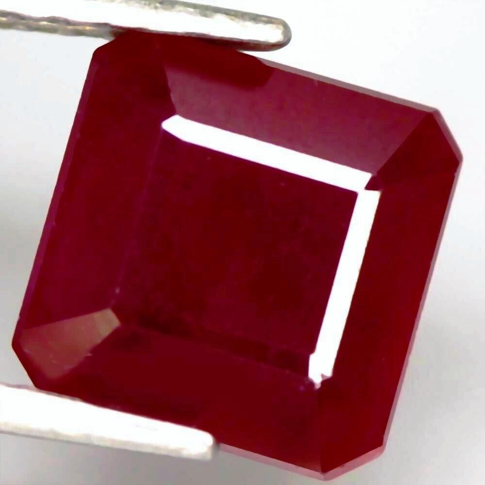 3,91 cts Natural Scissor Cut Blood Red Ruby (1 of 3)
