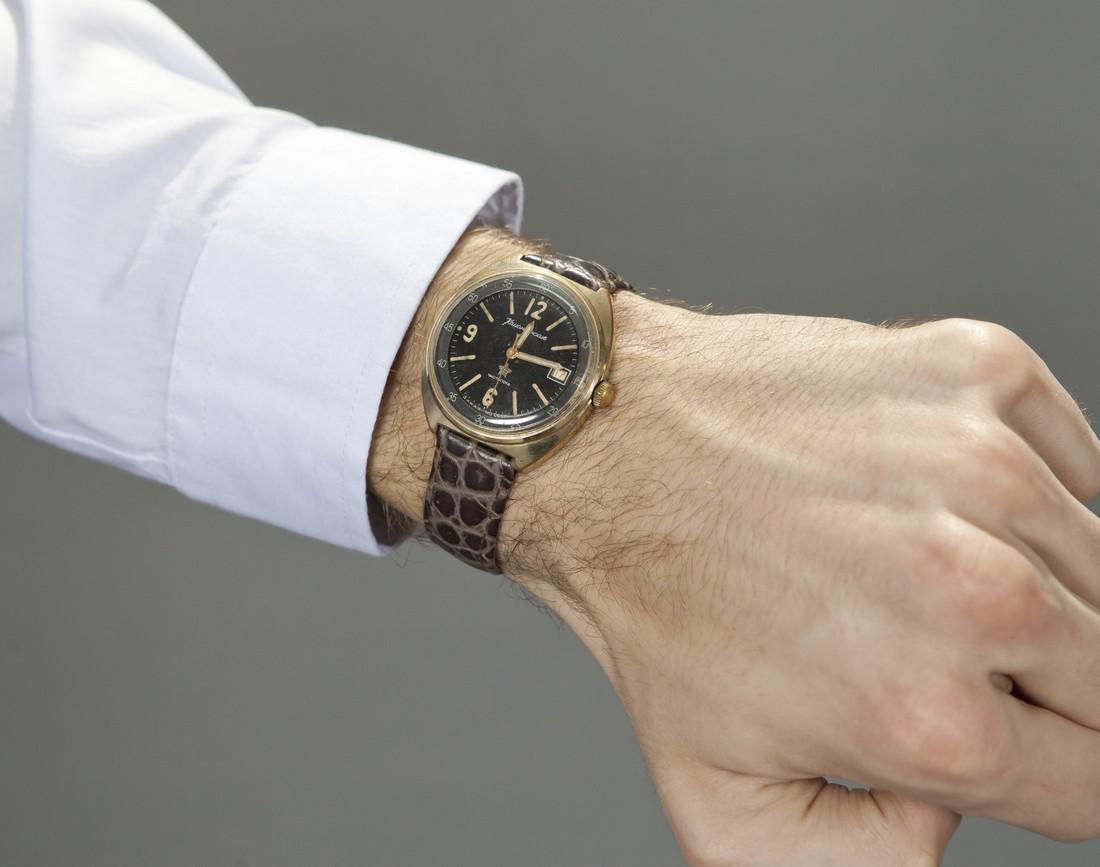 Komandirskiye vintage men wrist watch / Mechanical: Title: Komandirskiye vintage men wrist watch / Mechanical watch Additional Information: MaterialsBand material: LeatherGold, Stainless steelKomandirskiye vintage men wrist watch. Russian antique unise