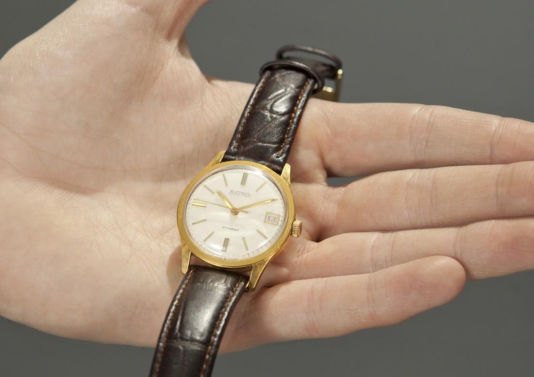 Wostok vintage men wrist watch russian antique unisex: Title: Wostok vintage men wrist watch russian antique unisex black USSR watches Additional Information: MaterialsBand material: LeatherStainless steelWostok vintage men wrist watch russian antique uni