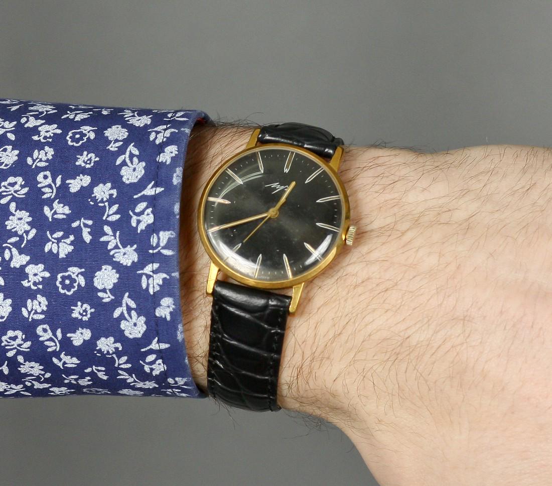 Luch vintage men wrist watch russian antique unisex: Title: Luch vintage men wrist watch russian antique unisex black USSR watches Additional Information: MaterialsBand material: LeatherGold, Stainless steelLuch vintage men wrist watch russian antique u