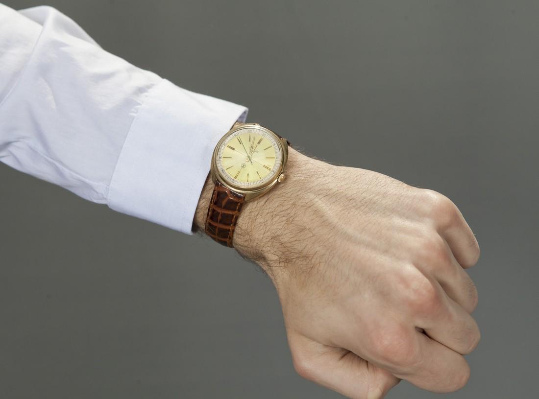 Raketa (quality mark) Vintage Men Wrist Watch / Russian: Title: Raketa (quality mark) Vintage Men Wrist Watch / Russian Antique Unisex White USSR Watches Additional Information: MaterialsBand material: LeatherGold, Stainless steelRaketa (quality mark) vinta