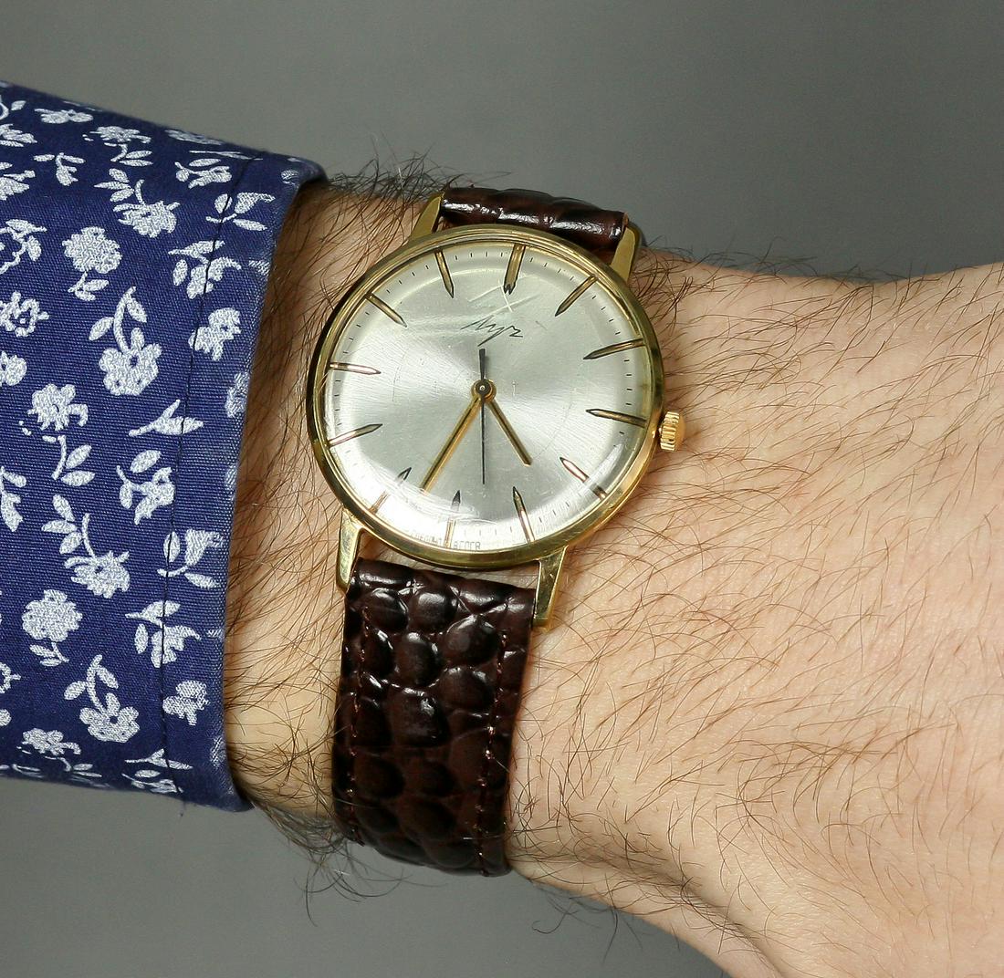 Luch watches vintage men wrist watch russian antique: Title: Luch watches vintage men wrist watch russian antique USSR watch Luch Additional Information: MaterialsBand material: LeatherGold, Stainless steelLuch vintage men wrist watch russian antique uni