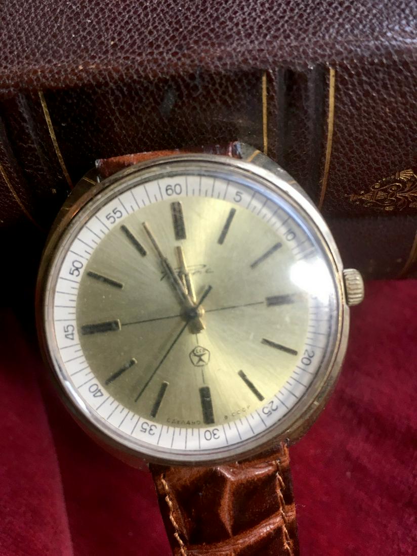 Raketa (quality mark) Vintage Men Wrist Watch / Russian: Title: Raketa (quality mark) Vintage Men Wrist Watch / Russian Antique Unisex White USSR Watches Additional Information: MaterialsBand material: LeatherGold, Stainless steelRaketa (quality mark) vinta