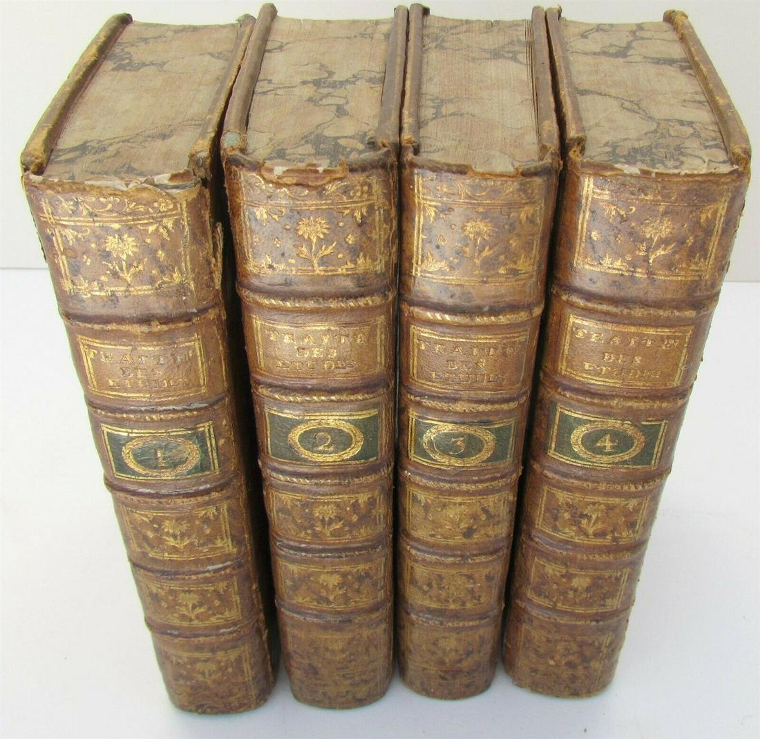 1775 4 VOLUMES ANTIQUE DE LA MANIERE D'ENSEIGNER ET: De La Maniere: D'enseigner Et D'etudier Les Belles Lettres, Par Raport À L'esprit & Au Coeur (French Edition) by Charles Rollin Printed in Paris in 1775. Leather bound. Size 4 by 6 3/4" Very good con