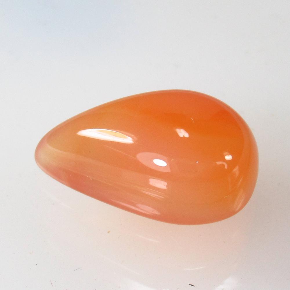 6.65 Ct Natural Carnelian Pear Cabochon: No Reserve! Title: 6.65 Ct Natural Carnelian Pear Cabochon Clarity: Semi-Transparent Gemstone: Natural Carnelian Carat Weight: 6.65 Size/Dimensions: 15.70 x 10.30 x 6.10 mm Additional Information: Exc