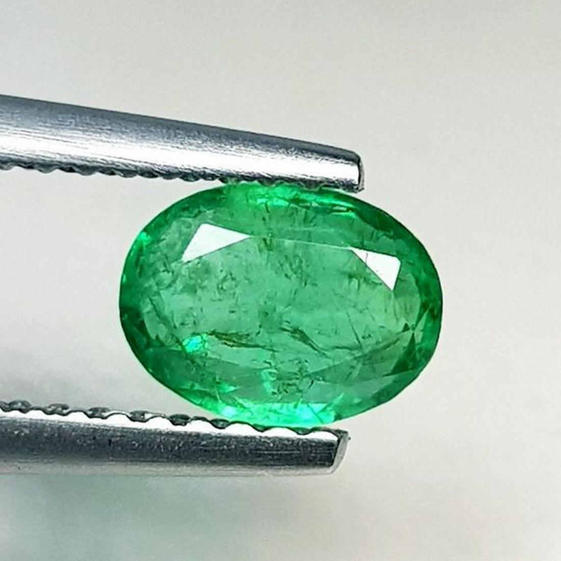 Natural Emerald Oval Cut 0.92 ct (1 of 6)