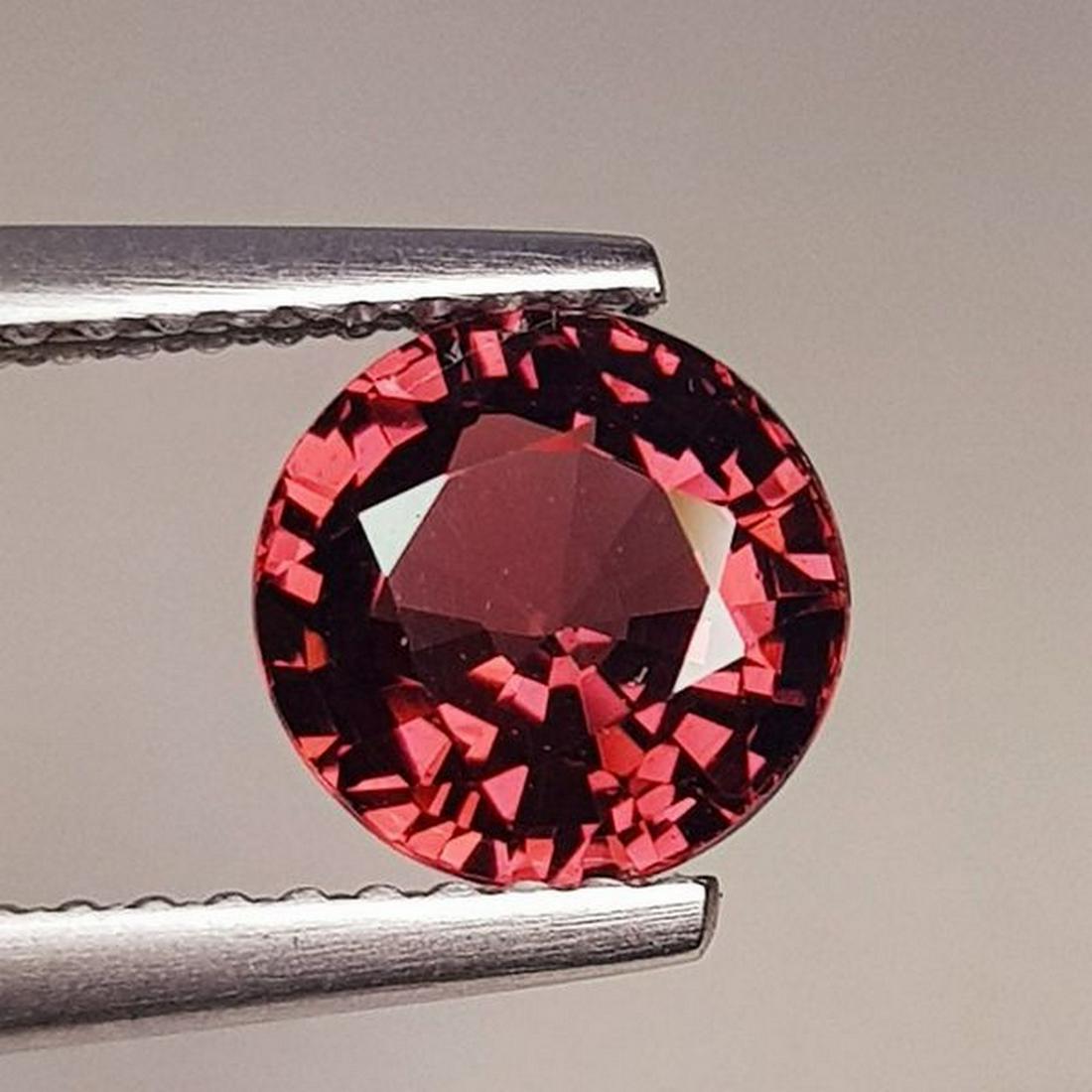 Natural Rhodolite Garnet Round Cut 2.00 ct: No Reserve! Title: Natural Rhodolite Garnet Round Cut 2.00 ct Color/Clarity: VVS - VS Carat Weight: 2 Size/Dimensions: 7.00 x 7.00 x 4.80 Additional Information: Round - Burma Shipping: Domestic: Fla