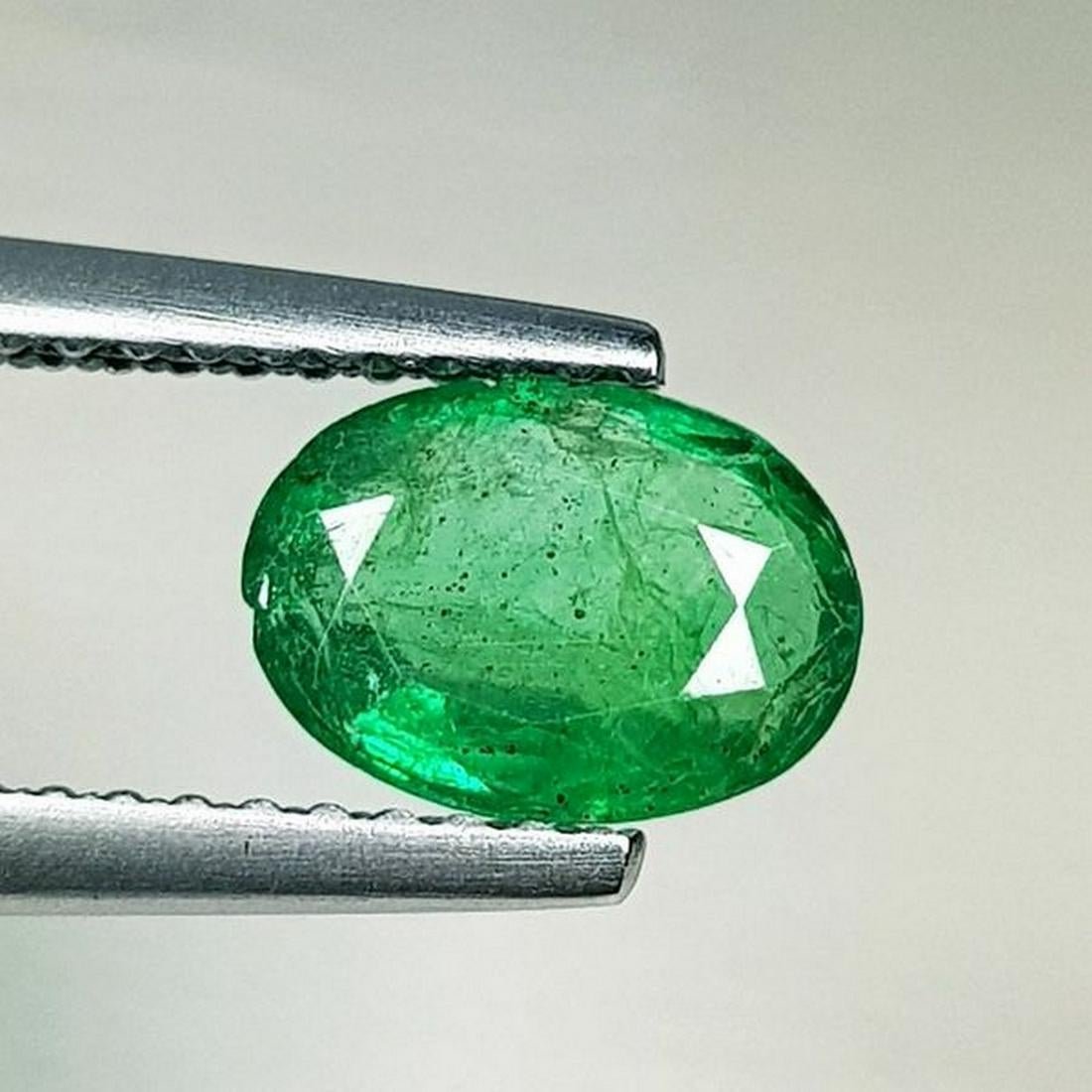 Natural Emerald Oval Cut 0.86 ct (1 of 5)