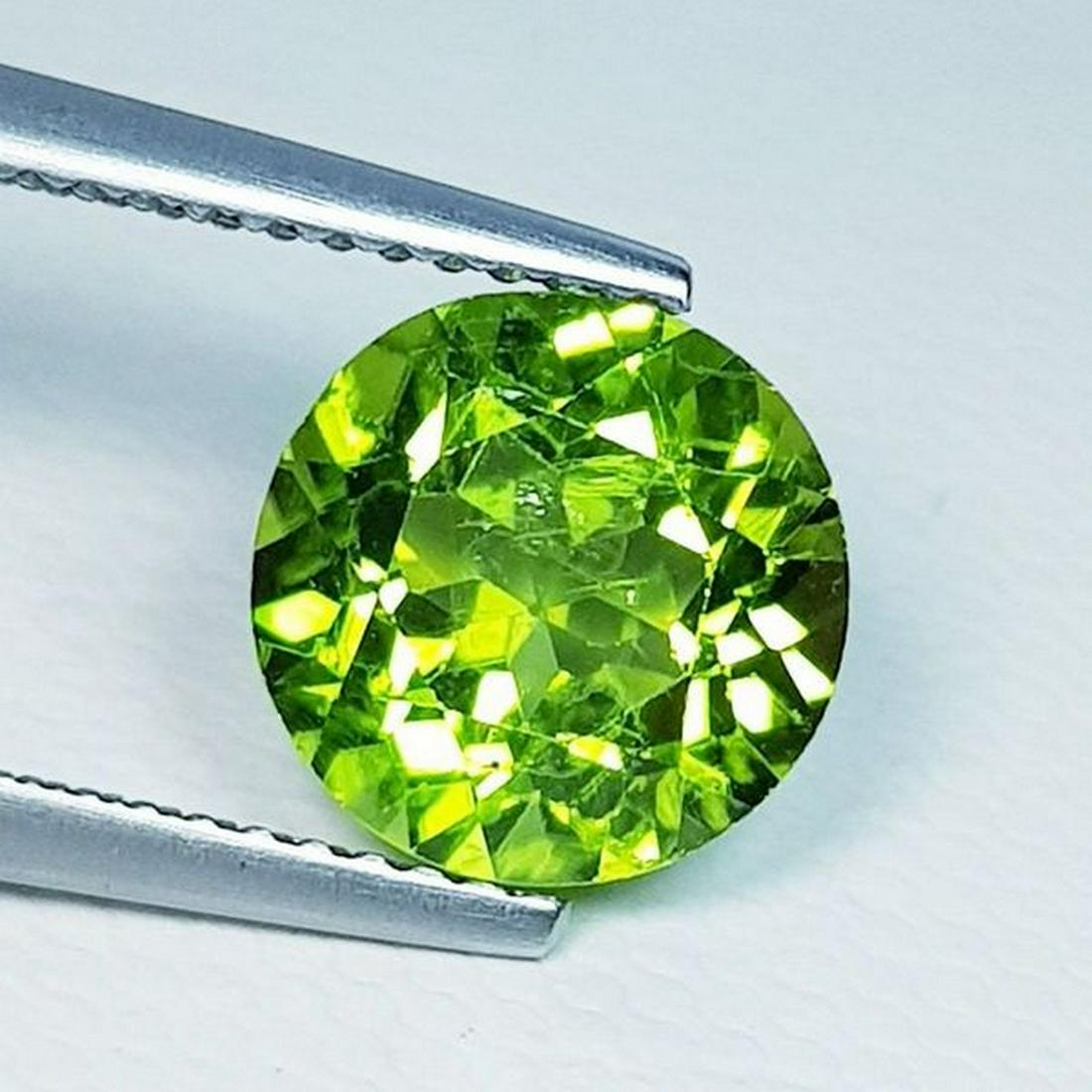 Natural Peridot Round Cut 3.66 ct: No Reserve! Title: Natural Peridot Round Cut 3.66 ct Color/Clarity: VVS Carat Weight: 3.66 Size/Dimensions: 9.00 x 9.00 x 6.10 Additional Information: Round - Pakistan Shipping: Domestic: Flat-rate o