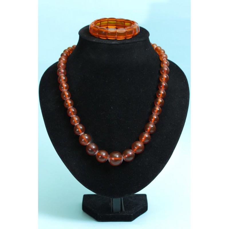 66 g. Vintage 100% set natural Baltic amber necklace: Total weight: 66 gram Necklace weight: 51 gram Beads size: 9-19 mm Circum.lenght: 520 mm Bracelet weight: 15 gram Beads size: 7x13x15 mm Length: 540 mm Stone: 100% natural Baltic amber Treatment: no C