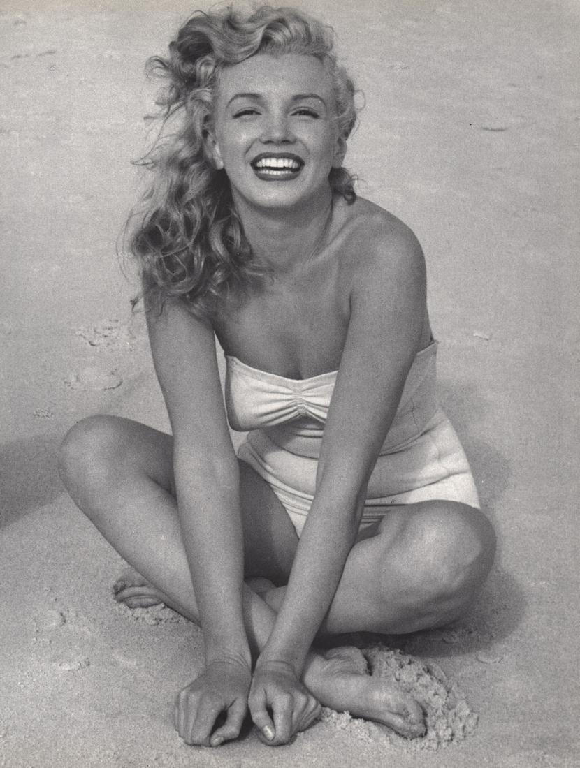 ANDRE DE DIENES - Marilyn Monroe (Norma Jean) On the (1 of 1)