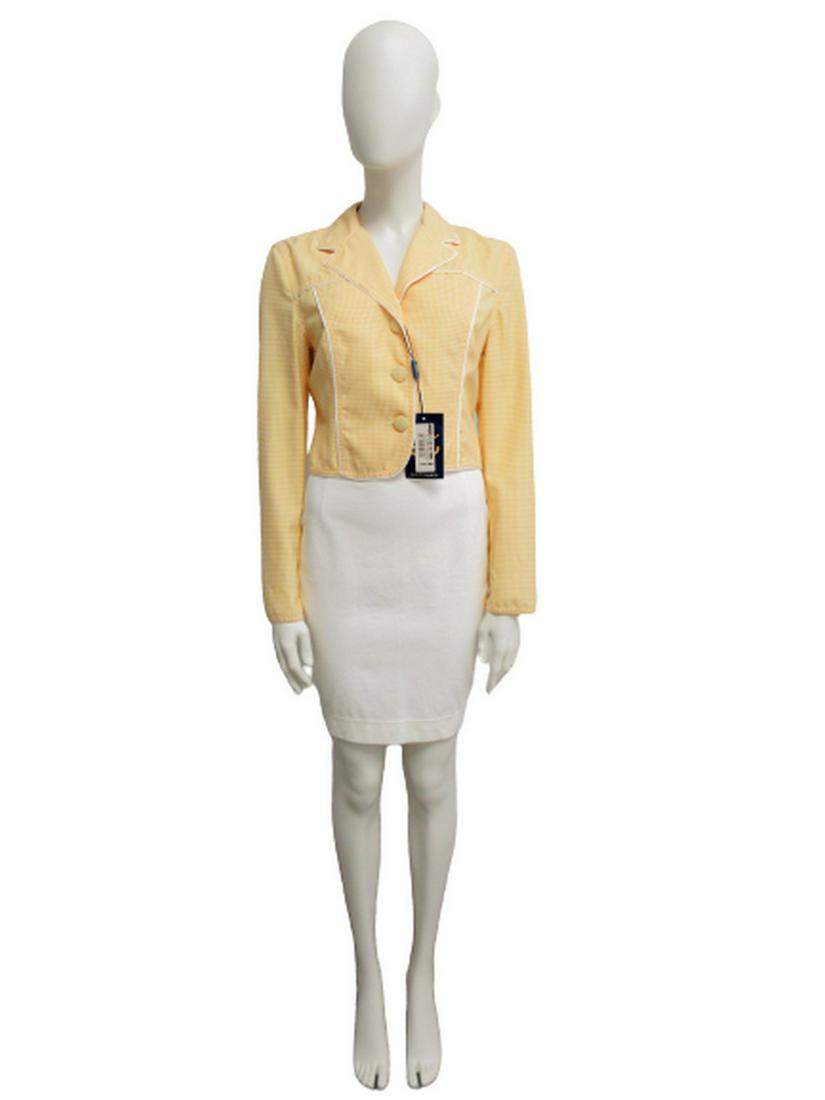 "Byblos" Vintage suit consisting of jacket and skirt: Title: "Byblos" Vintage suit consisting of jacket and skirt size XS-S Materials: Jacket: 50% viscose, 50% polyester.Skirt: 95% cotton, 5% lycra. Measurement: Size: XS-S.MEASURES:Jacket: shoulder 43 cm