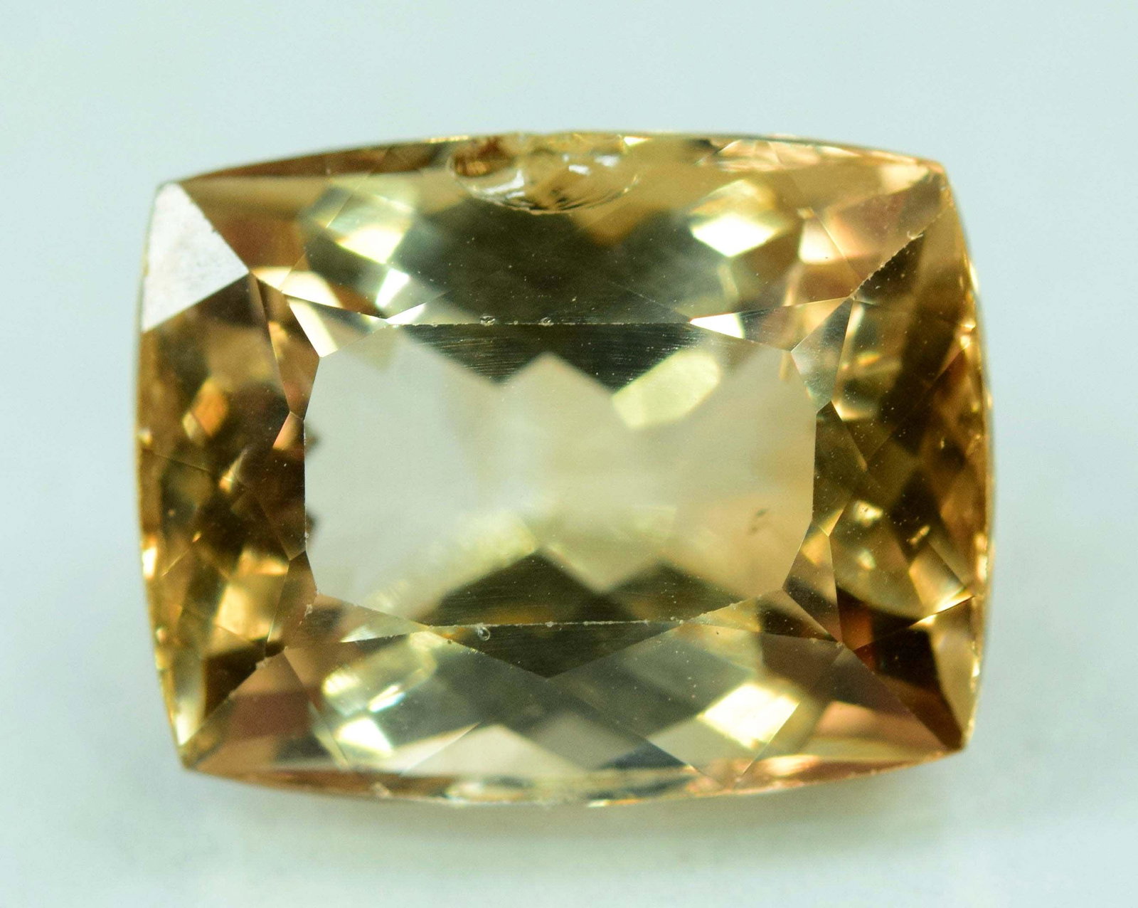 11.05 Carats Radiant Cut Champagne Color topaz loose: Material topaz more Dimensions Carat weight: 11.05 Description 11.05 Carats Radiant Cut Champagne Color topaz loose gemstone @Pakistan - weight : 11.05 carats Dimensions : 14*11*08 mm treatment : Heat