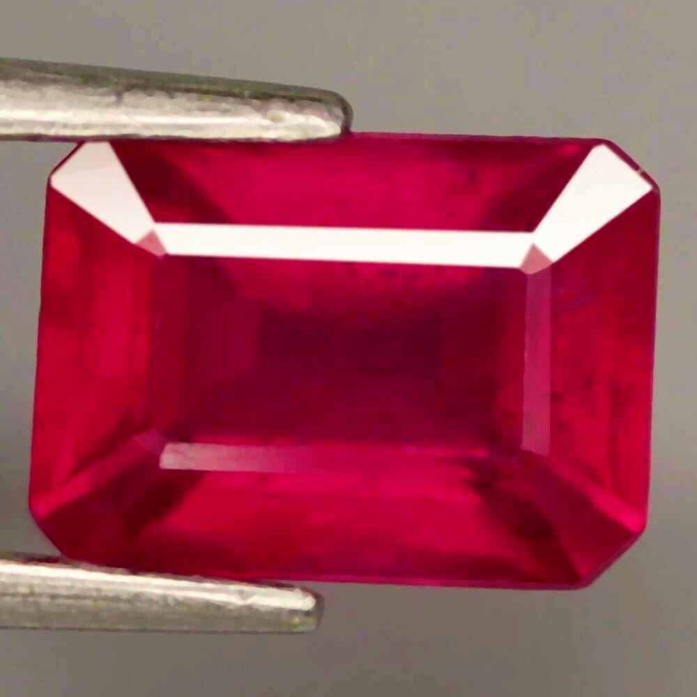 2,18 cts Natural Octagon Blood Red ruby (1 of 3)