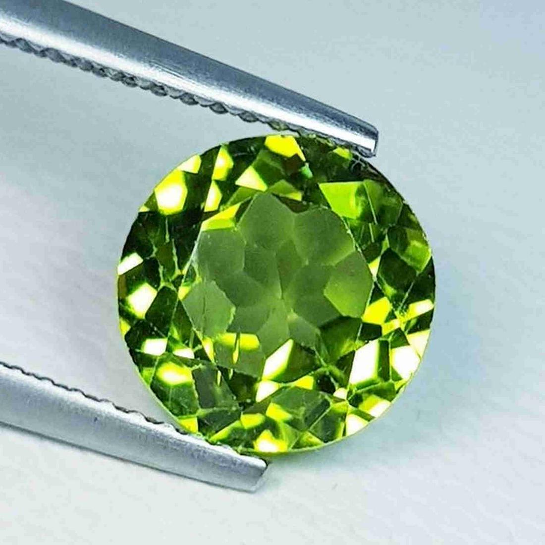 Natural Peridot Round Cut 3.01 ct: No Reserve! Title: Natural Peridot Round Cut 3.01 ct Color/Clarity: VVS Gemstones: Loosegemstone Carat Weights: 3.01 Size/Dimensions: 8.70 x 8.70 x 5.20 Additional Information: Round - Pakistan Shippi