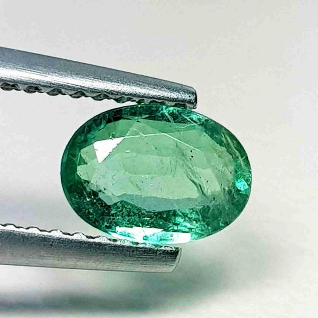 Natural Emerald Oval Cut 0.80 ct (1 of 6)