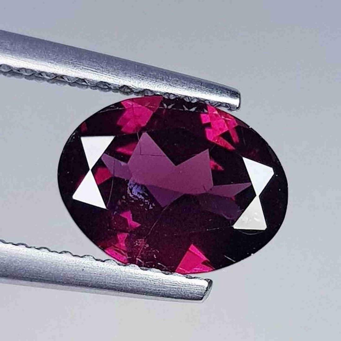 Natural Rhodolite Garnet Oval Cut 1.82 ct: No Reserve! Title: Natural Rhodolite Garnet Oval Cut 1.82 ct Color/Clarity: VVS - VS Gemstones: Gemstones Carat Weights: 1.82 Size/Dimensions: 8.90 x 6.85 x 3.49 Additional Information: Oval - Burma S