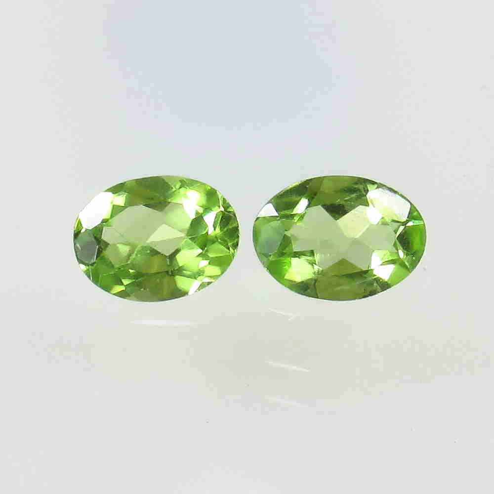 2.33 Ctw Natural Pakistan Peridot Oval Pair: No Reserve! Title: 2.33 Ctw Natural Pakistan Peridot Oval Pair Stone Clarity: VVS Gemstone: Peridot Carat Weight: 2.33 Size/Dimensions: 7.80 x 5.90 x 3.60 mm / 2 PC's Additional Information: Top Class