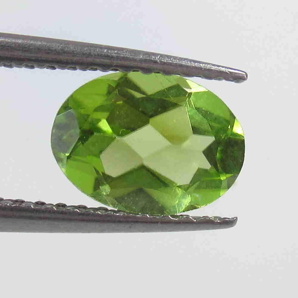 1.22 Ctw Natural Pakistan Peridot Oval Cut: No Reserve! Title: 1.22 Ctw Natural Pakistan Peridot Oval Cut Stone Clarity: VVS Gemstone: Peridot Carat Weight: 1.22 Size/Dimensions: 8.00 x 6.00 x 3.60 mm Additional Information: Top Class Luster / 