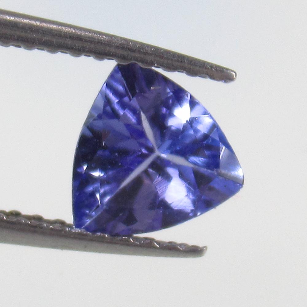 0.83 Ct Natural Tanzanite Trillion Cut: No Reserve! Title: 0.83 Ct Natural Tanzanite Trillion Cut Stone Clarity: VVS Gemstone: Natural Tanzanite Carat Weight: 0.83 Size/Dimensions: 6.00 x 6.50 x 3.60 mm Additional Information: Top Quality L