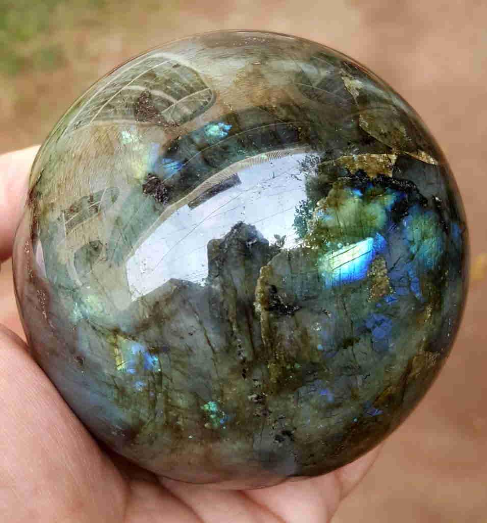Amazing Labradorite Sphere: Title: Amazing Labradorite Sphere Gemstones: Mineral Carat Weights: 890 Grams Size/Dimensions: Diameter - 86 mm Additional Info: Amazing Labradorite Sphere Reserve: $200.00 Shipping: Domestic: Flat-ra