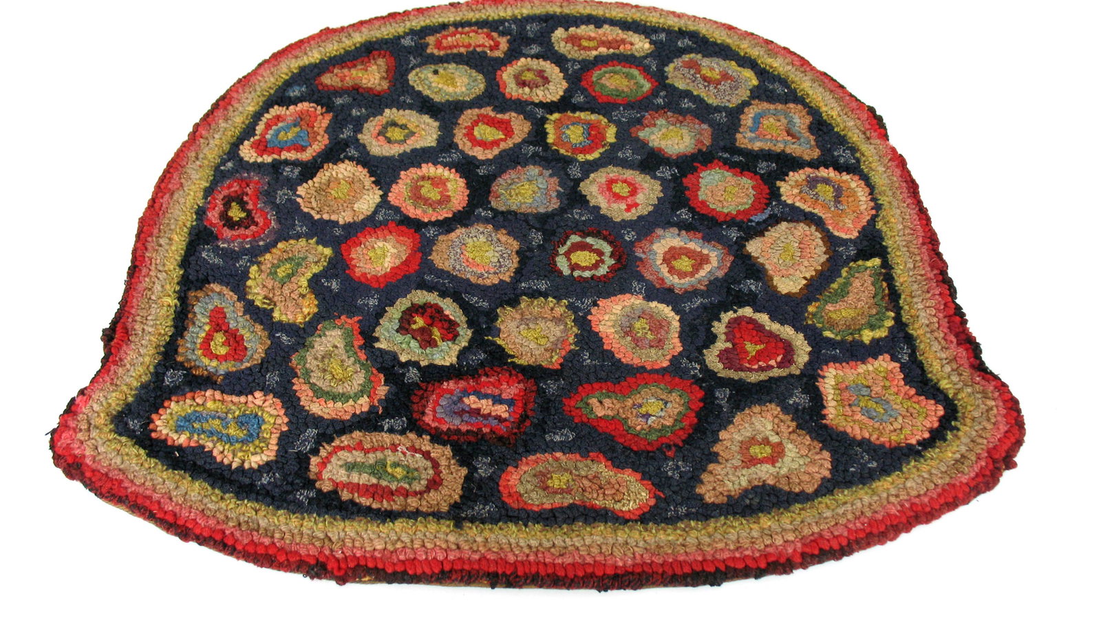 Great early New England hooked chair pad. (1 of 2)