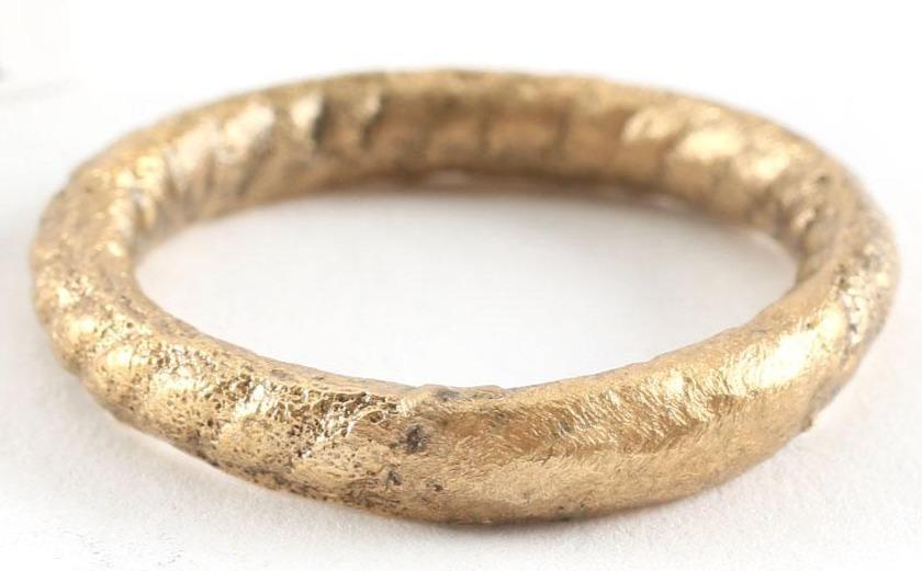 FINE VIKING TWISTED RING C.866-1067 AD SIZE 6: Cambridgeshire England where the Vikings first invaded and conquered the Anglo Saxon natives. Size 6, with rope twist motif in and out, about 5/6 of its circumference. The spiral or helix was a favori