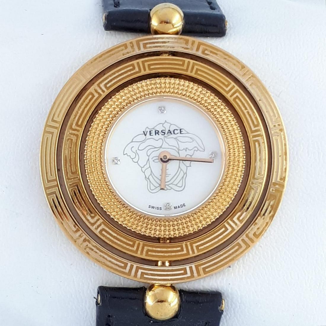 Versace - Eon - Ref:80Q - Women - 2011-present: Brand : Versace Model : Eon Ref : 80Q Gender : Women Movement : Quartz Type : Analogue wristwatch Total Lenght : 20,5 cm / 8,07 inch (Including Watch Case) Case Size : 39 mm / 1,54 Inch<