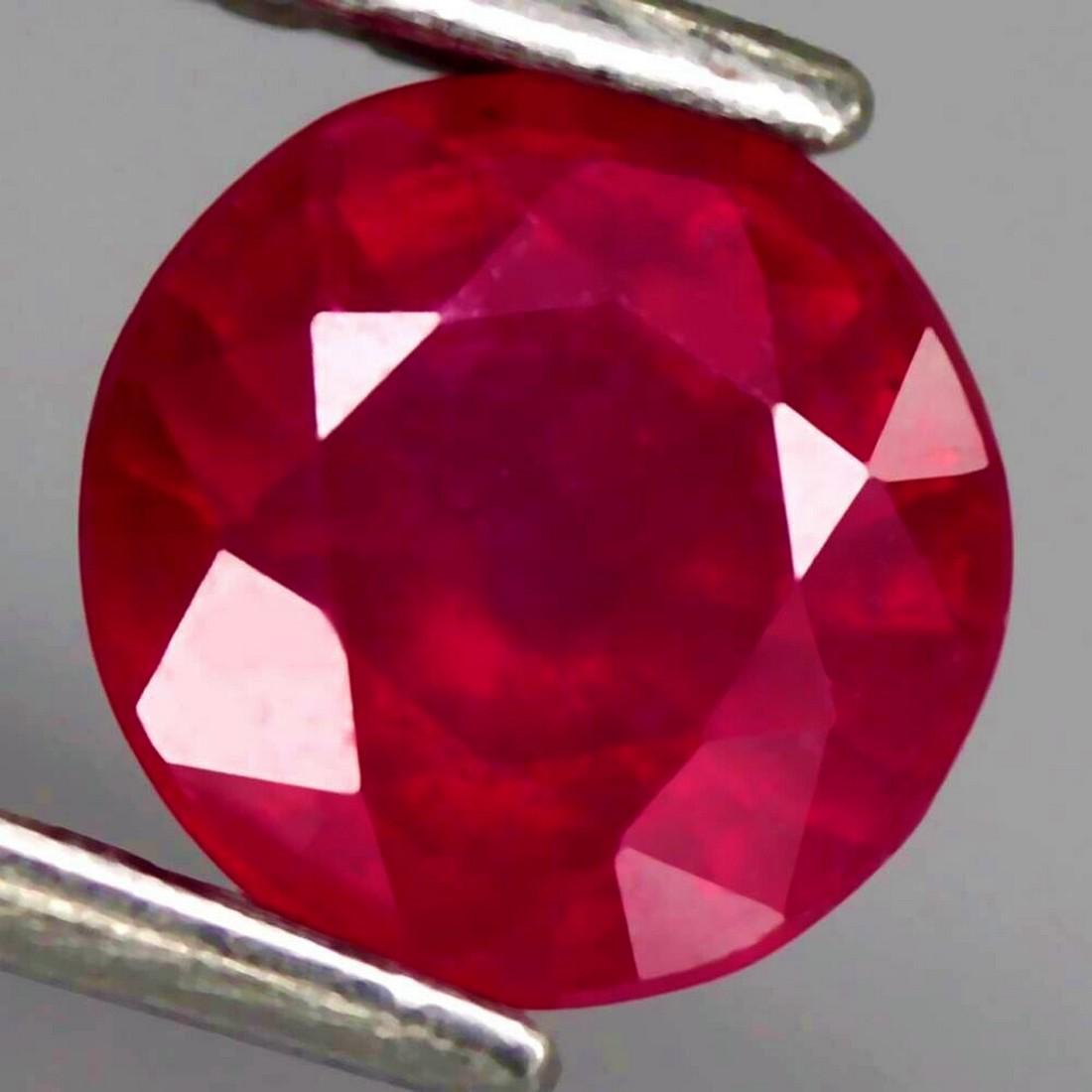 1,25 cts Natural Round Blood Red Ruby (1 of 3)