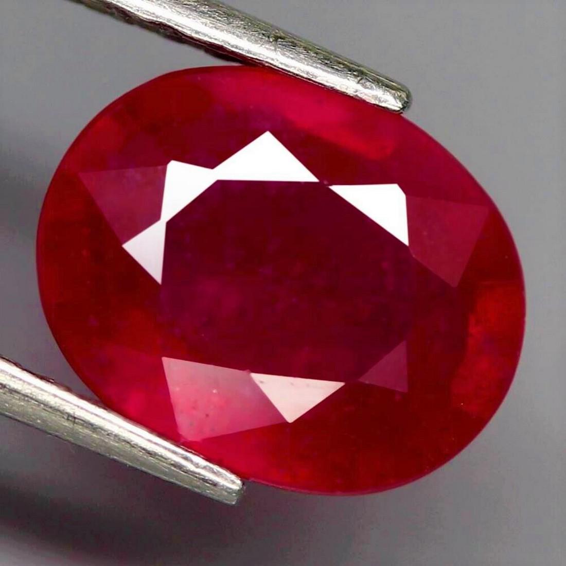 3,61 cts Natural Oval Blood Red Ruby (1 of 3)