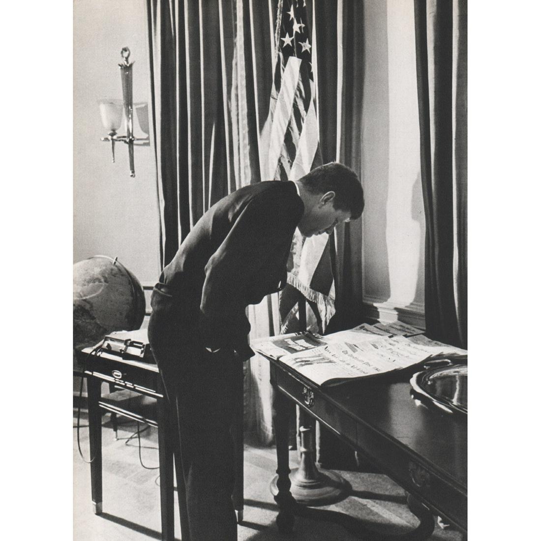 ALFRED EISENSTAEDT - John F. Kennedy in his office (1 of 1)