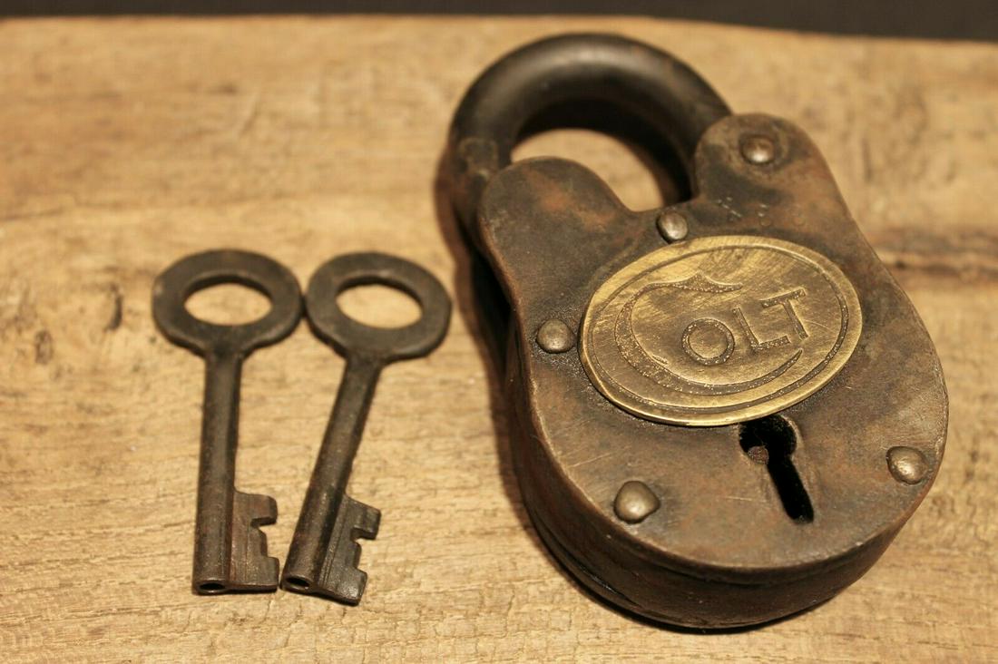Colt Firearms Ammo Box Padlock Lock & Key: 3 3/4" tall x 2 1/8" Wide Nice reproduction cast iron Colt padlock! This lock is fully functional! Hard to tell its age. Heavy iron and brass. Great aged patina throughout. Limited quantity available!