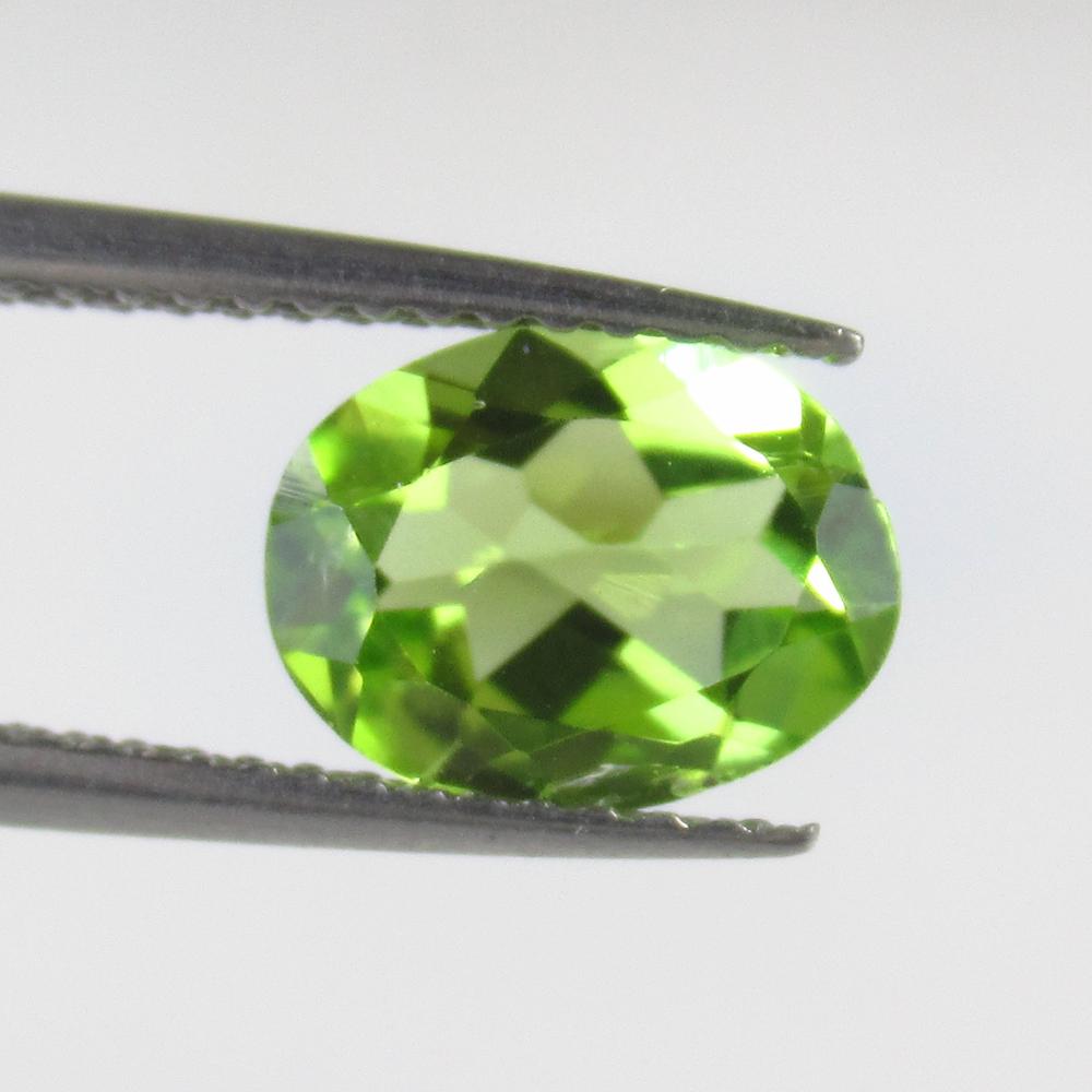 1.52 Ctw Natural Pakistan Peridot Oval Cut: No Reserve! Title: 1.52 Ctw Natural Pakistan Peridot Oval Cut Stone Clarity: VVS Gemstone: Peridot Carat Weight: 1.52 Size/Dimensions: 9.00 x 7.00 x 3.70 mm Additional Information: Top Class Luster / 