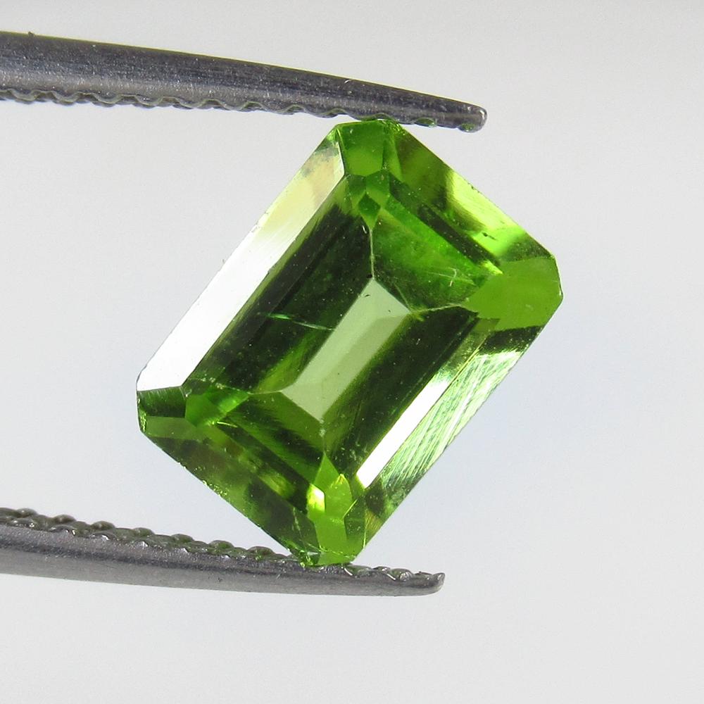 1.79 Ctw Natural Pakistan Peridot Octagon Cut: No Reserve! Title: 1.79 Ctw Natural Pakistan Peridot Octagon Cut Stone Clarity: VVS Gemstone: Peridot Carat Weight: 1.79 Size/Dimensions: 8.20 x 6.00 x 4.10 mm Additional Information: Top Class Luster