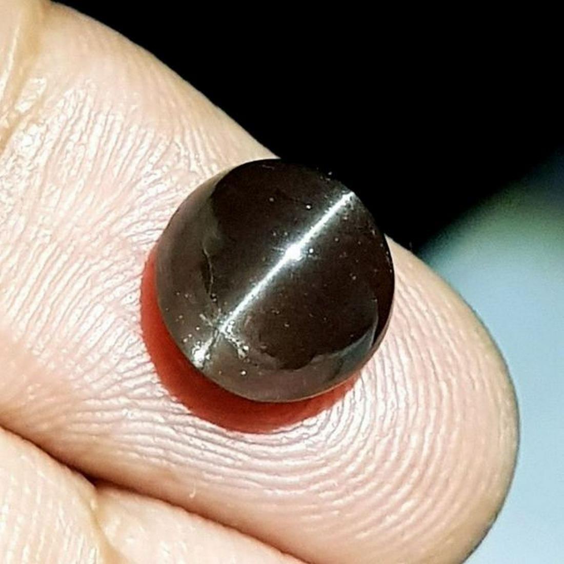 Natural Scapolite Cat: No Reserve! Title: Natural Scapolite Cat's Eye 4.05 ct Color/Clarity: Opaque Gemstones: Loosegemstone Carat Weights: 4.05 Size/Dimensions: 9.00 x 9.00 x 6.90 Additional Information: Round - Srilanka S