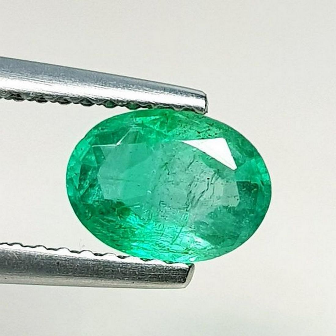 Natural Emerald Oval Cut 0.93 ct (1 of 5)