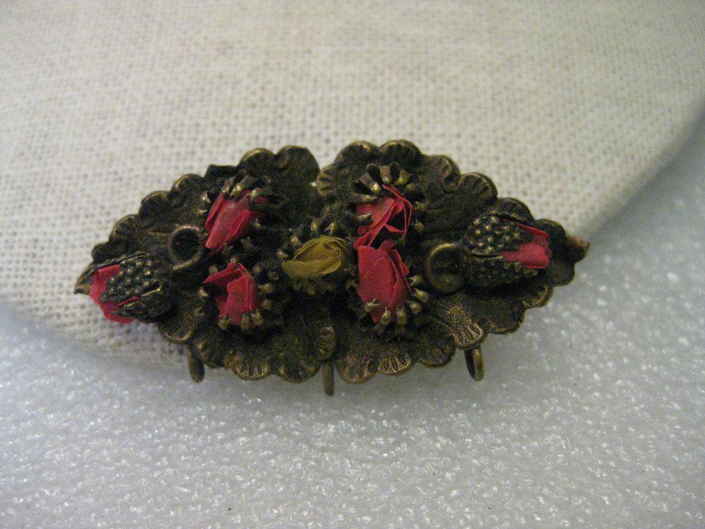 Vintage Victorian or Edwardian Brooch, Pendant: Antique late Victorian or Edwardian Brooch - it is made up of two stamped leaf gold tone pieces with raised pronged settings holding seven little dried flower-like accents in red and pale yellow. Ther