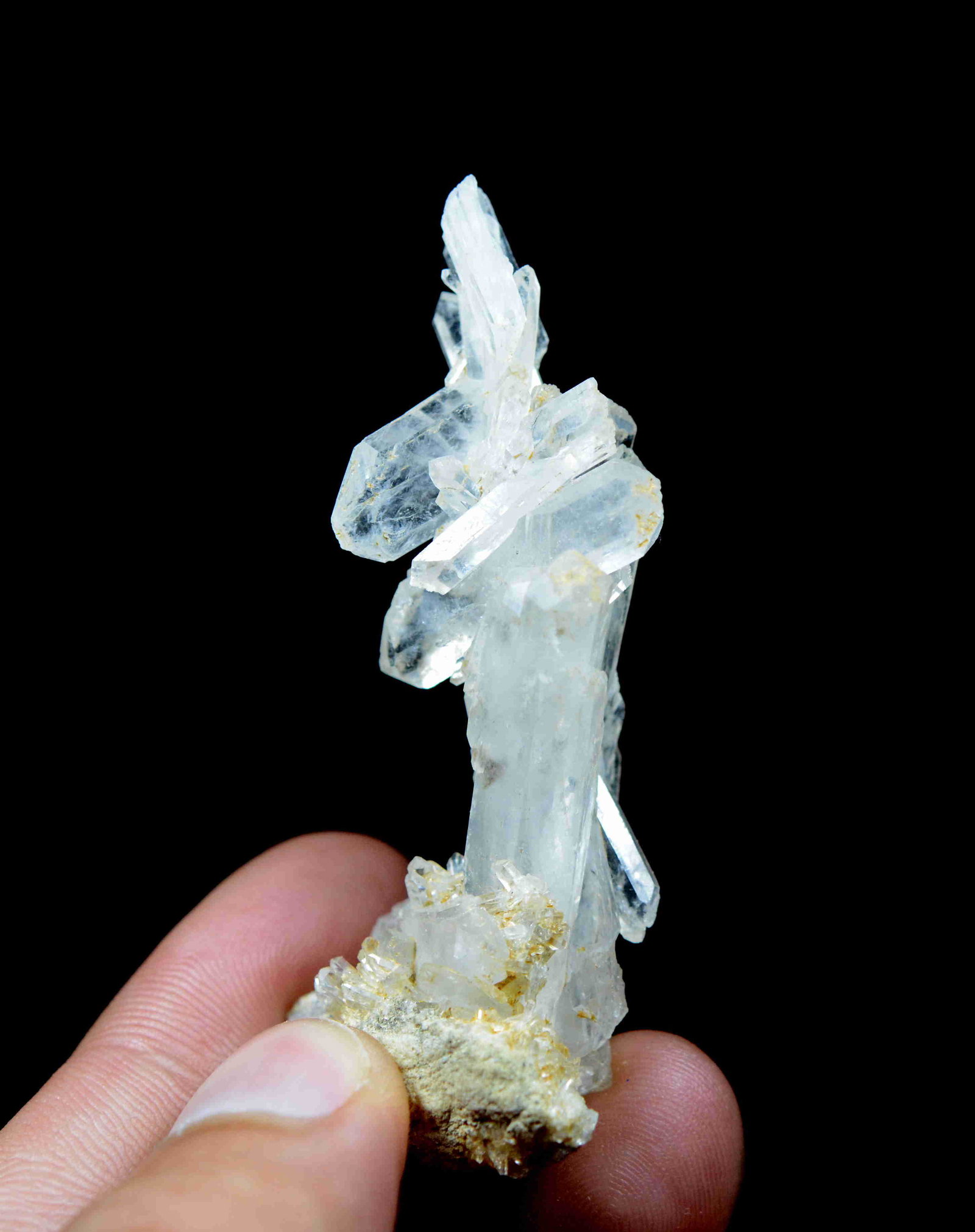 19 Gram Beautiful Quartz Specimen: Title: 19 Gram Beautiful Quartz Specimen Weight: 19 Gram Size/Dimensions: 63x19x15 mm Origin: Pakistan Reserve: $7.00 Shipping: Domestic: Flat-rate of $15.00 to anywhere within the contiguous U.S. Int