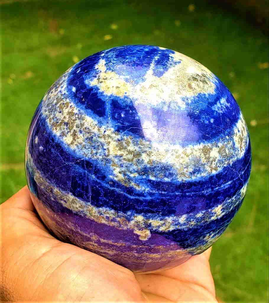 Polished Lapis Lazuli Sphere: Title: Polished Lapis Lazuli Sphere Gemstones: Mineral Carat Weights: 1112 Grams Size/Dimensions: Diameter 86 mm Additional Info: Polished Lapis Lazuli Sphere Reserve: $200.00 Shipping: Domestic: Flat