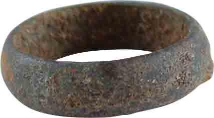 ANCIENT VIKING WEDDING RING C.850-1050 AD SIZE 8 ¾: Low rounded face band of 3.9mm width. Size 8 ¾. As found condition with green encrustation from burial. Vikings exchanged rings on the pommel of the groom’s sword. Gift boxed with certificate of au