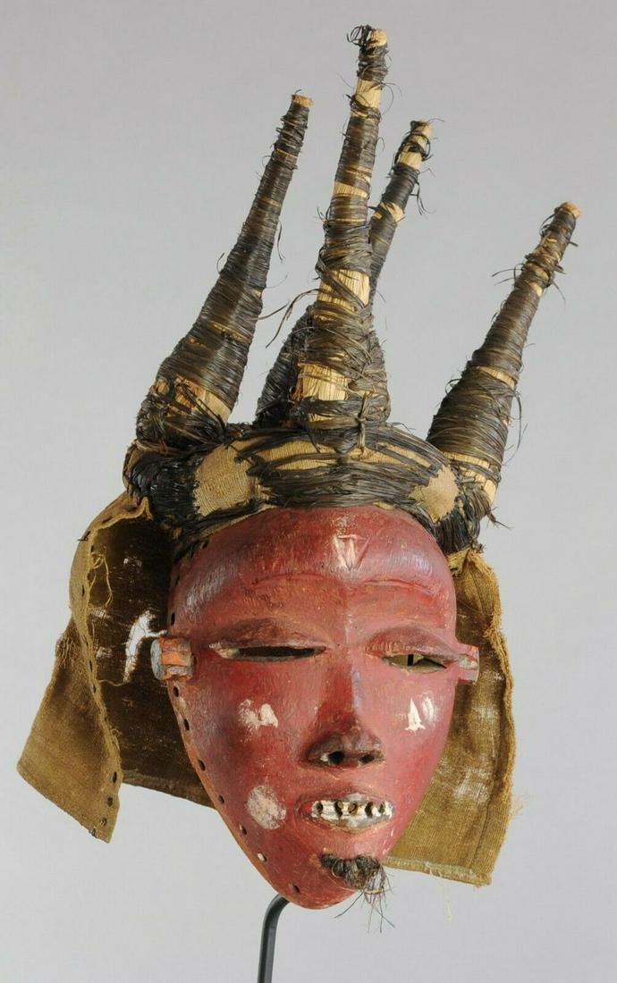 Congo DRC Beautifull Pende Phumbu Mask Good provenance: Title: Congo DRC Beautifull Pende Phumbu Mask Good provenance African Tribal Art 0757 Description: CONGO DRC PENDE Authentic and superb Phumbu chief mask. CHARACTERISTICS: TYPE OF OBJECT : Mask ETHNIC