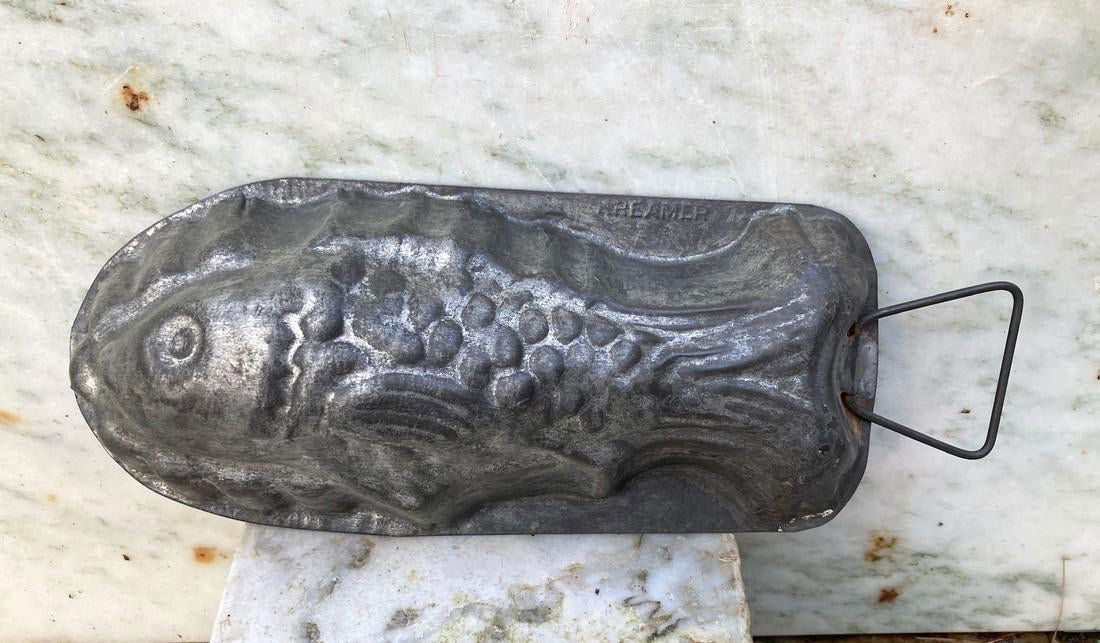C1900 Tin Fish Mold (1 of 3)