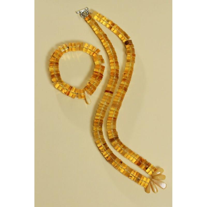 107 gram Necklace and bracelet with pendant from 100%: There are pendants on the necklace and bracelet Total weight: 107 gram Necklace weight: 75 gram Beads size: 8-14 mm Circum.lenght: 600 mm Bracelet weight: 30 gram Beads size: 5-15 mm Length: 470 mm (t