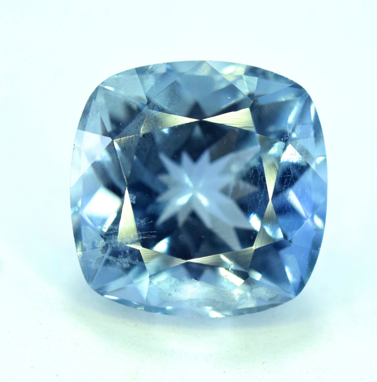 4.50 Carats Natural Untreated Aquamarine Gemstone: Materials Gemstone, Aquamarine more Dimensions Carat weight: 4.50 Description 4.50 Carats Natural Untreated Aquamarine Gemstone From Pakistan Weight : 4.50 carat Size : 10 x 10 x 7 mm Treatment : Natu