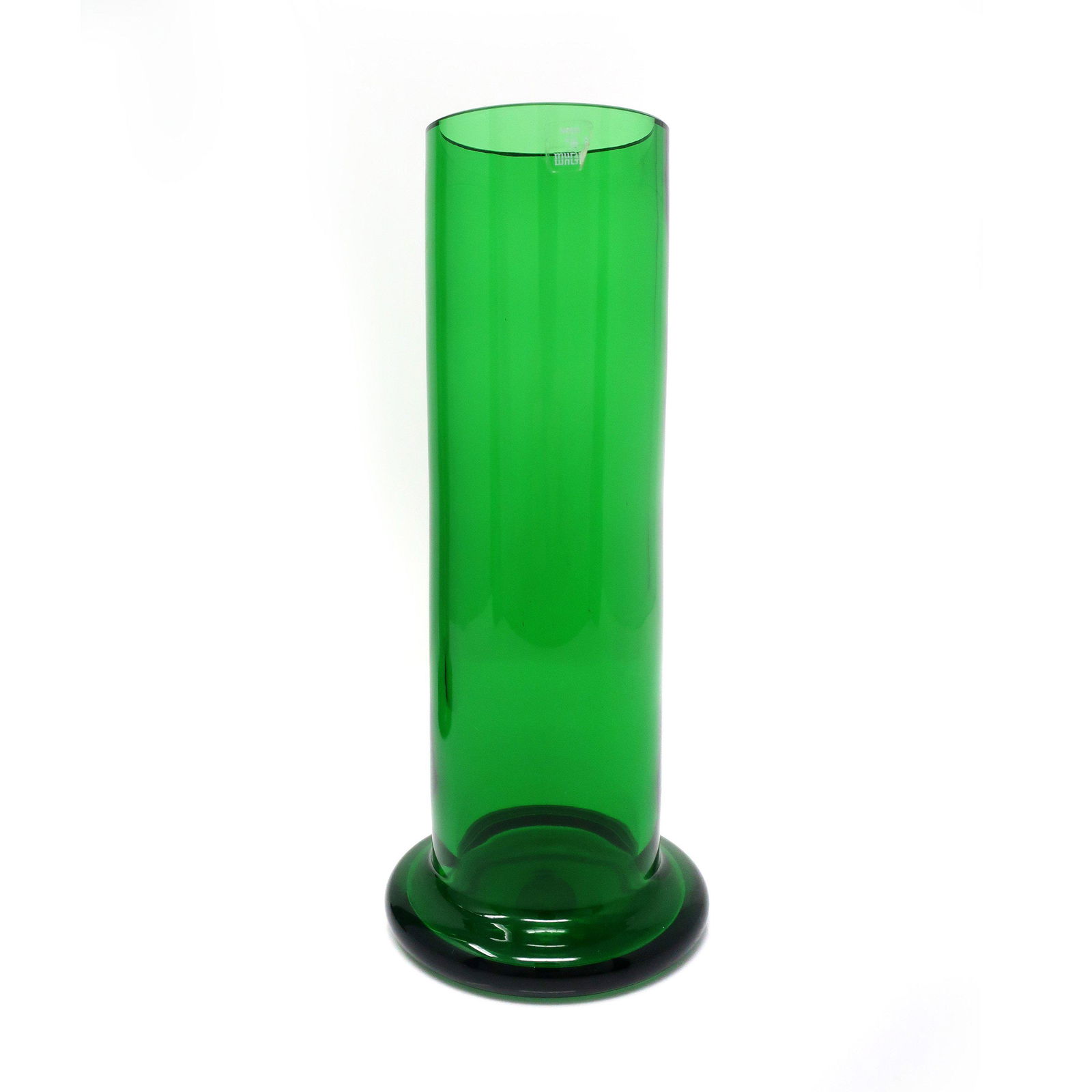 Jasper Morrison for Cappellini Green Glass Vase: Designed for Cappellini’s Progetto Oggetto line in 1993, this vase by Jasper Morrison (b. 1959) is tall and slender with a gently expanding base where the vase touches its resting surface. Originall