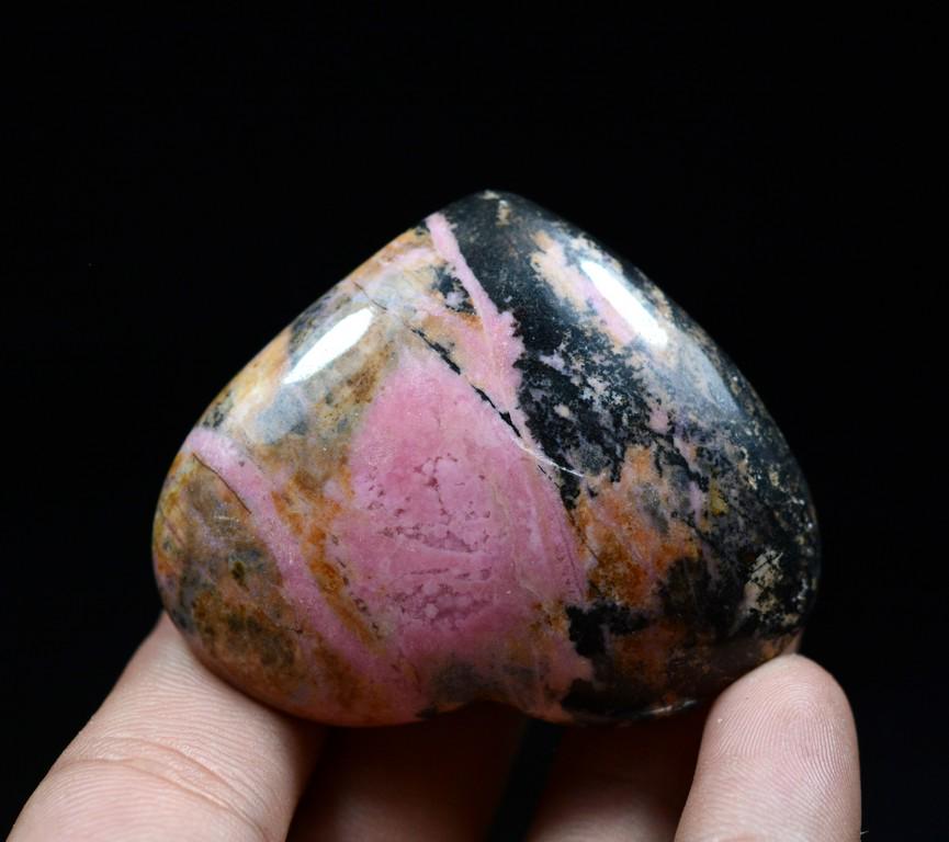 91 Gram Top Quality Rhodonite Hand Made Heart Healing: Title: 91 Gram Top Quality Rhodonite Hand Made Heart Healing Stone Weight: 91 Gram Size/Dimensions: 56x39x19 mm Origin: Pakistan Reserve: $20.00 Shipping: Domestic: Flat-rate of $15.00 to anywhere wit