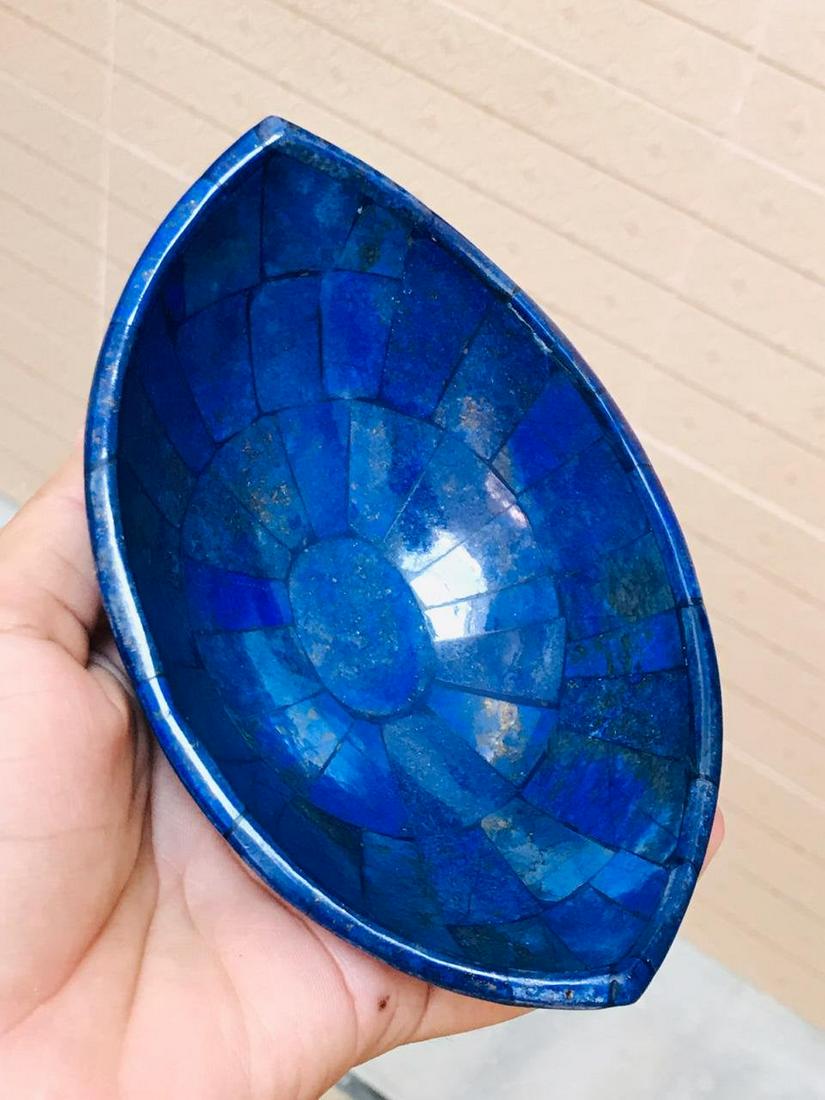 Lapis Lazuli Decorative Bowl - 309 gram: Material lapis lazuli more Description Lapis Lazuli Decorative Bowl weight - 309 gram Dimensions : 150*100*45 mm Treatment : Natural DHL Express SHIPPING ------------------------------------ Reserv
