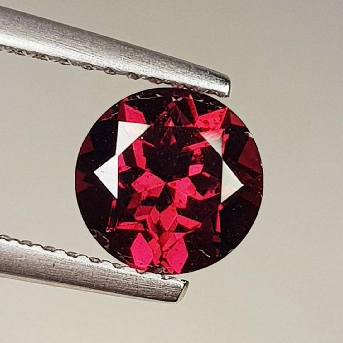 Natural Rhodolite Garnet Round Cut 1.66 ct: No Reserve! Title: Natural Rhodolite Garnet Round Cut 1.66 ct Color/Clarity: VVS - VS Carat Weight: 1.66 Size/Dimensions: 7.00 x 7.00 x 4.50 Additional Information: Round - Burma Shipping: Domestic: