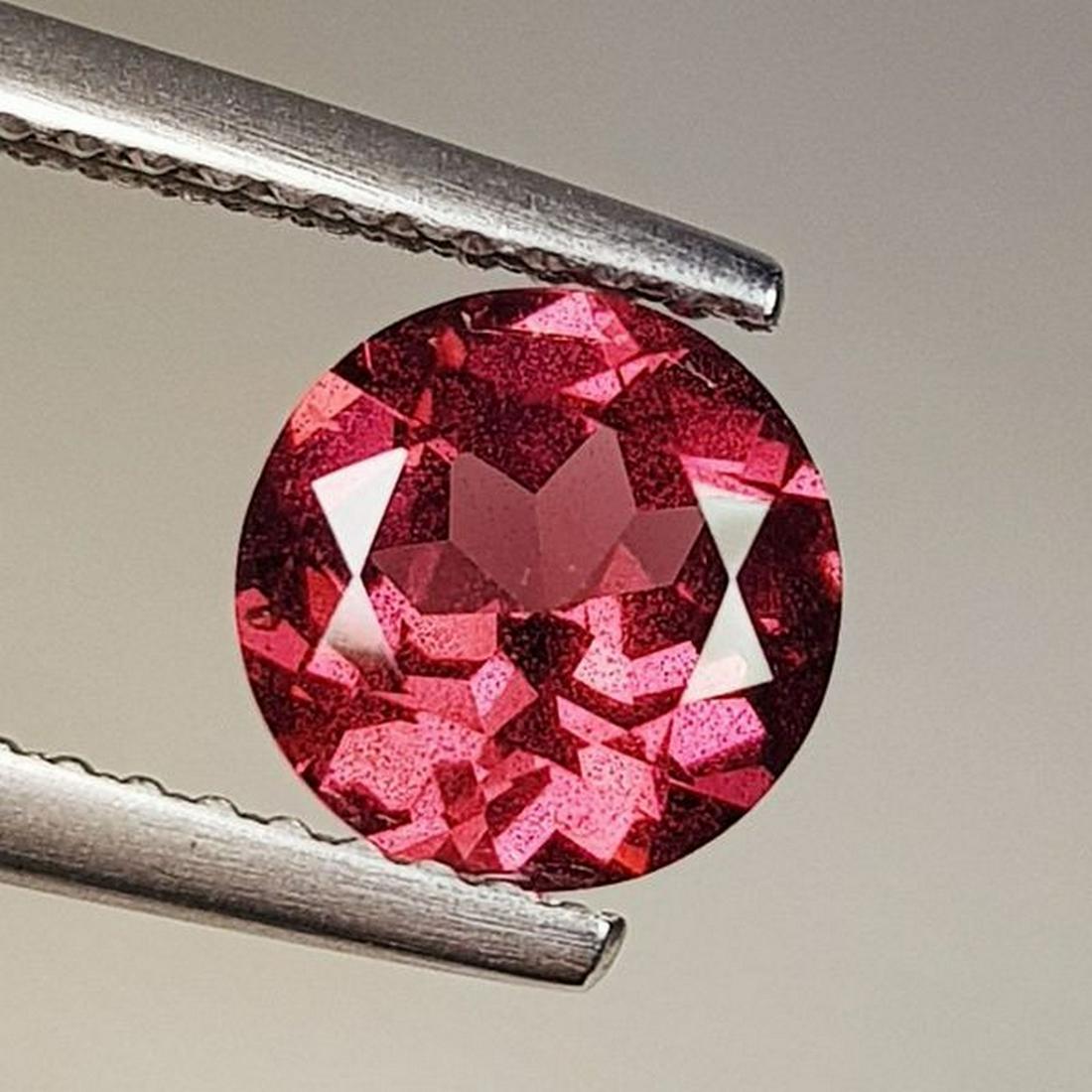 Natural Rhodolite Garnet Round Cut 1.50 ct: No Reserve! Title: Natural Rhodolite Garnet Round Cut 1.50 ct Color/Clarity: VVS - VS Carat Weight: 1.5 Size/Dimensions: 7.00 x 7.00 x 4.00 Additional Information: Round - Burma Shipping: Domestic: F