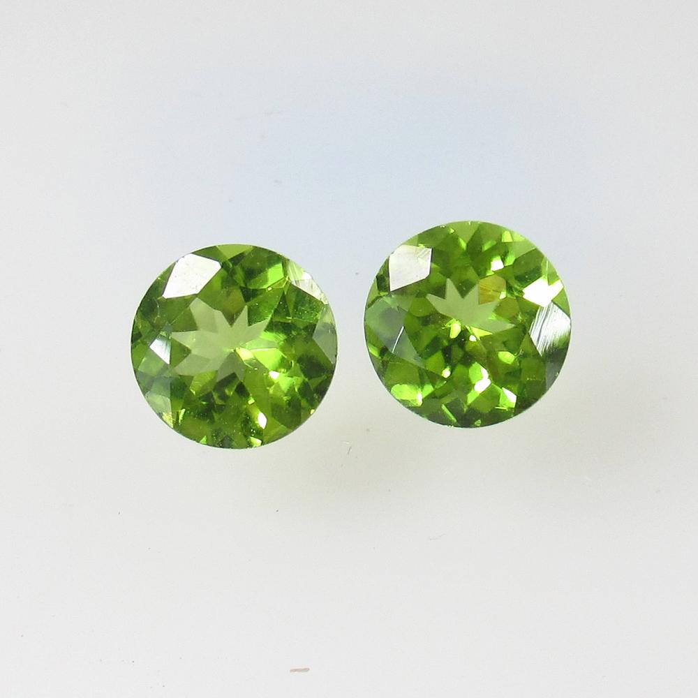 2.52 Ctw Natural Pakistan Peridot Round Pair: No Reserve! Title: 2.52 Ctw Natural Pakistan Peridot Round Pair Stone Clarity: VVS Gemstones: Peridot Carat Weights: 2.52 Size/Dimensions: 7.00 x 7.00 x 3.80 mm / 2 PC's Additional Information: Top Cl